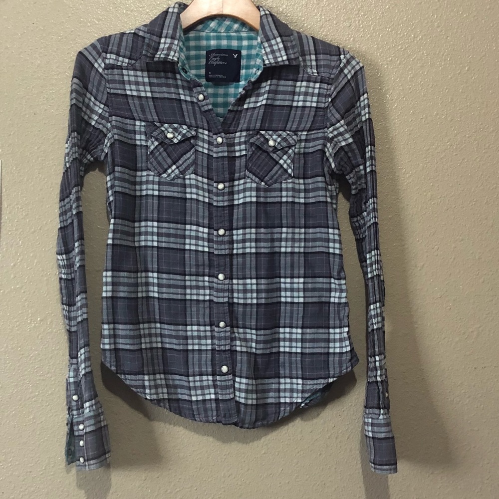 American Eagle 🦅 Plaid Button Down Shirt